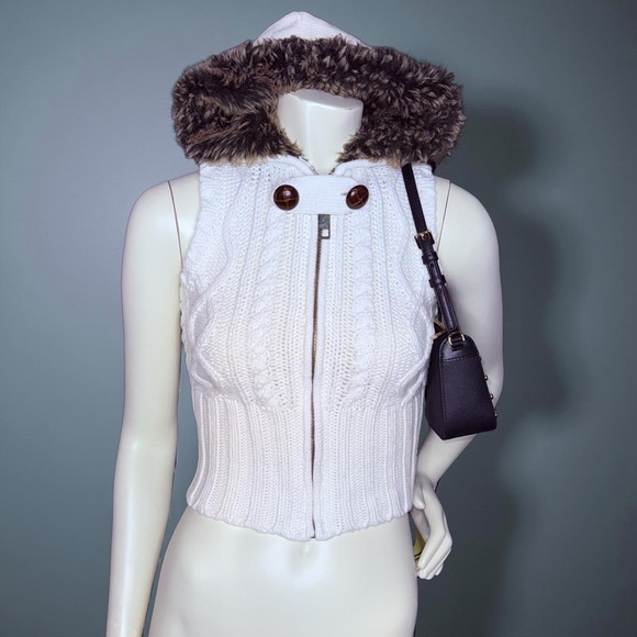 Daytrip Vintage Y2K White Knit Sweater Vest with Faux Fur Hood - Picture 5 of 5